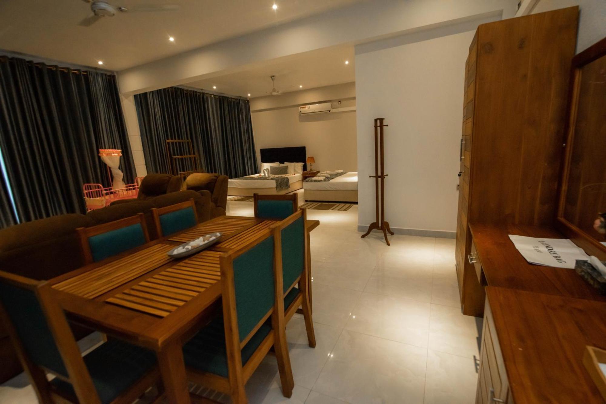 ホテル Royal Reach ウダワラウェ 部屋 写真