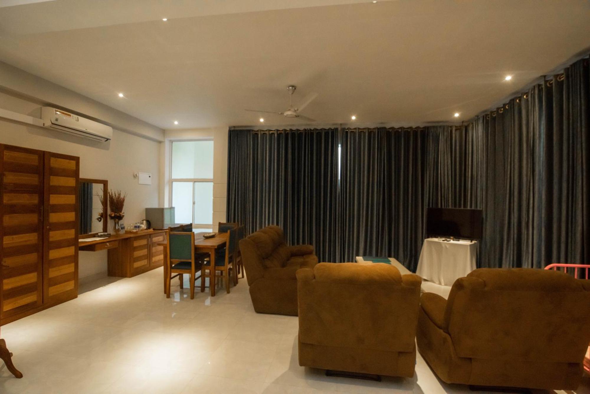 ホテル Royal Reach ウダワラウェ 部屋 写真